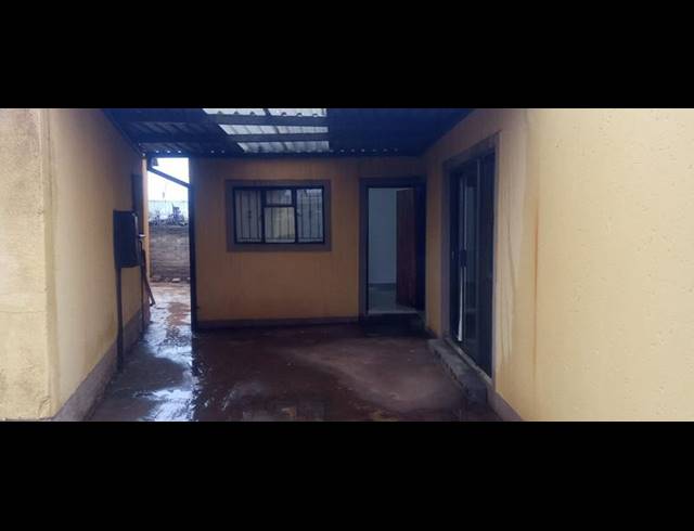 2 BEDROOM HOUSE FOR SALE IN PIMVILLE ZONE 6